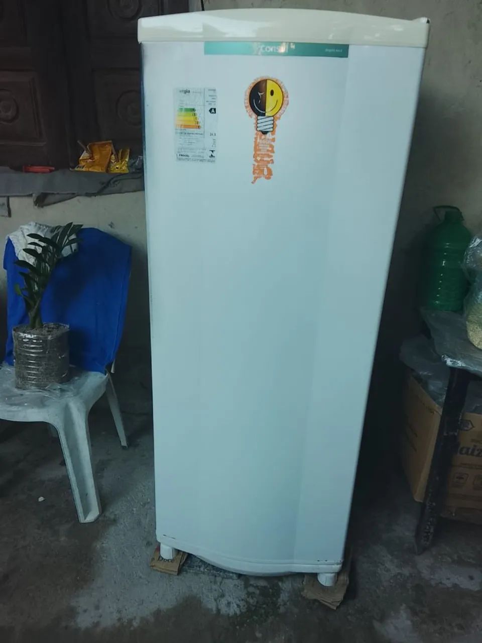 Vendo geladeira funcionando perfeitamente com todos os acessórios de dentro *03