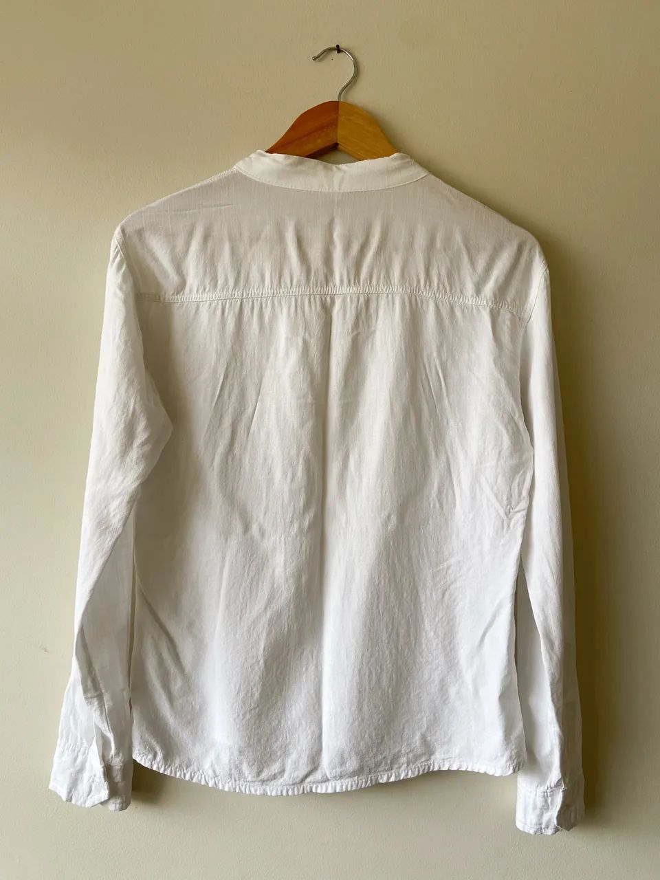 Camisa branca de botões  - Foto 3