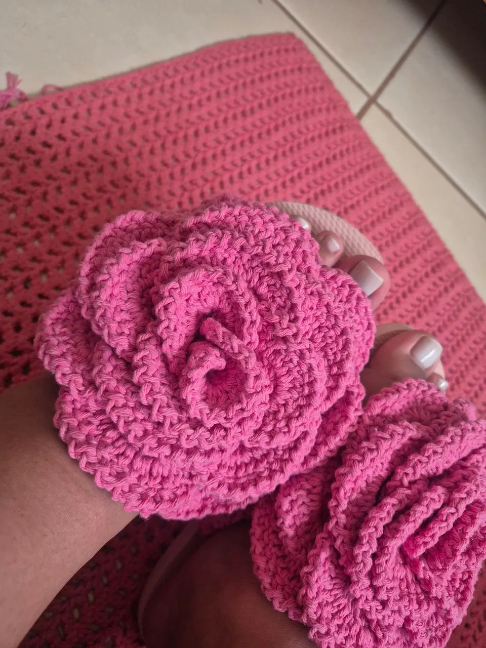 Chinelo com flor de crochê  - Foto 2