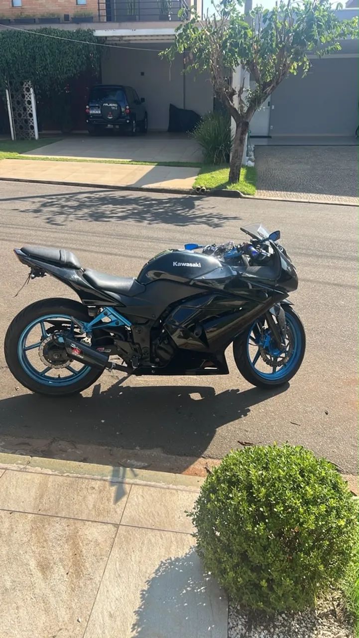 Moto Kawasaki  - Foto 3