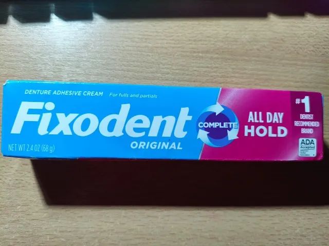 FIXODENT Original. Fixador de dentaduras + Corega em pó de brinde.