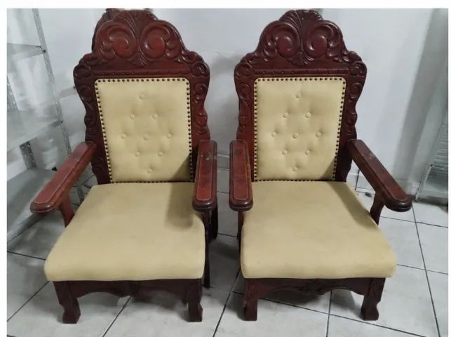 Kit com 2 Poltronas de Madeira Maciça Entalhada - Estilo Colonial