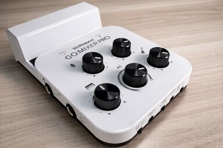 Roland GO:MIXER PRO ホワイト Roland go mixer pró - pouco usado - Interface de áudio