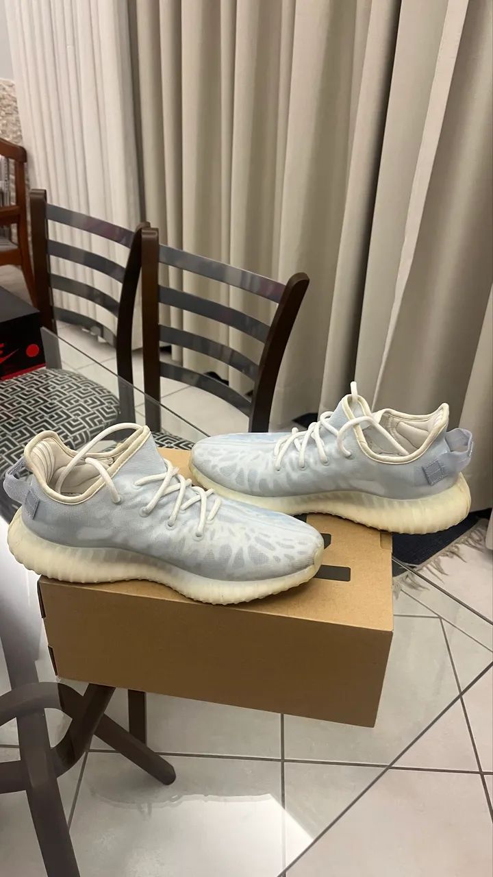 Yeezy Boost 350 v2 Mono Ice - tam 40  - Foto 3