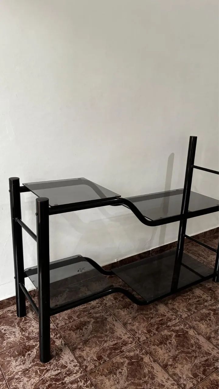 Estante de vidro e ferro