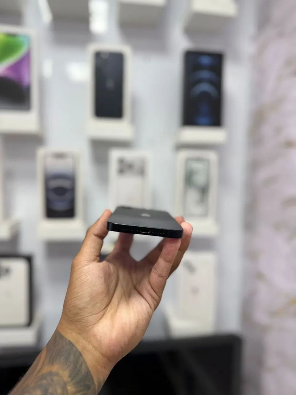 IPHONE 16e 256GB<br>GARANTIA APPLE<br>R$ 3.499,00 - Foto 2