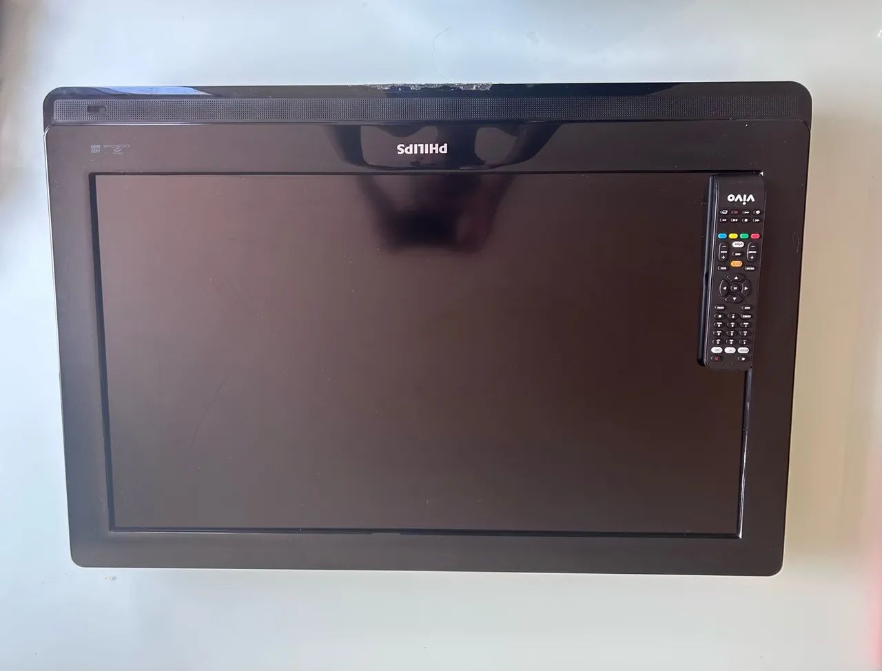 TV Philips 32 Polegadas HD + Acessórios