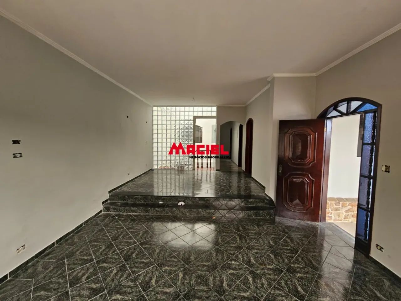 EXCELENTE RESIDENCIA - 05 DORMITÓRIOS -AMPLITUDE E COMODIDADE - TAUBATÉ