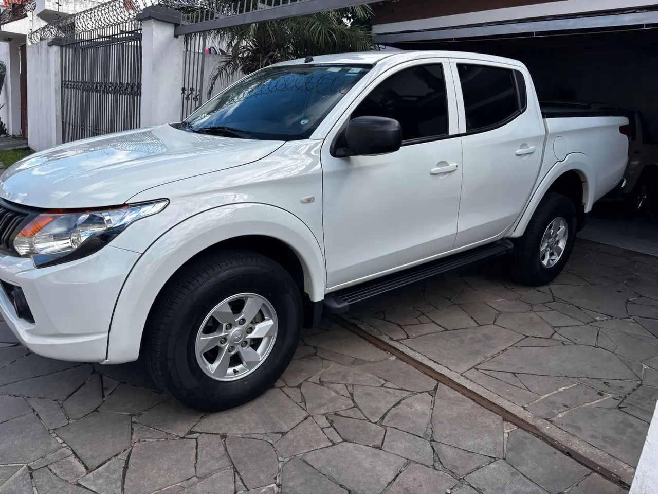Mitsubishi L200 2023