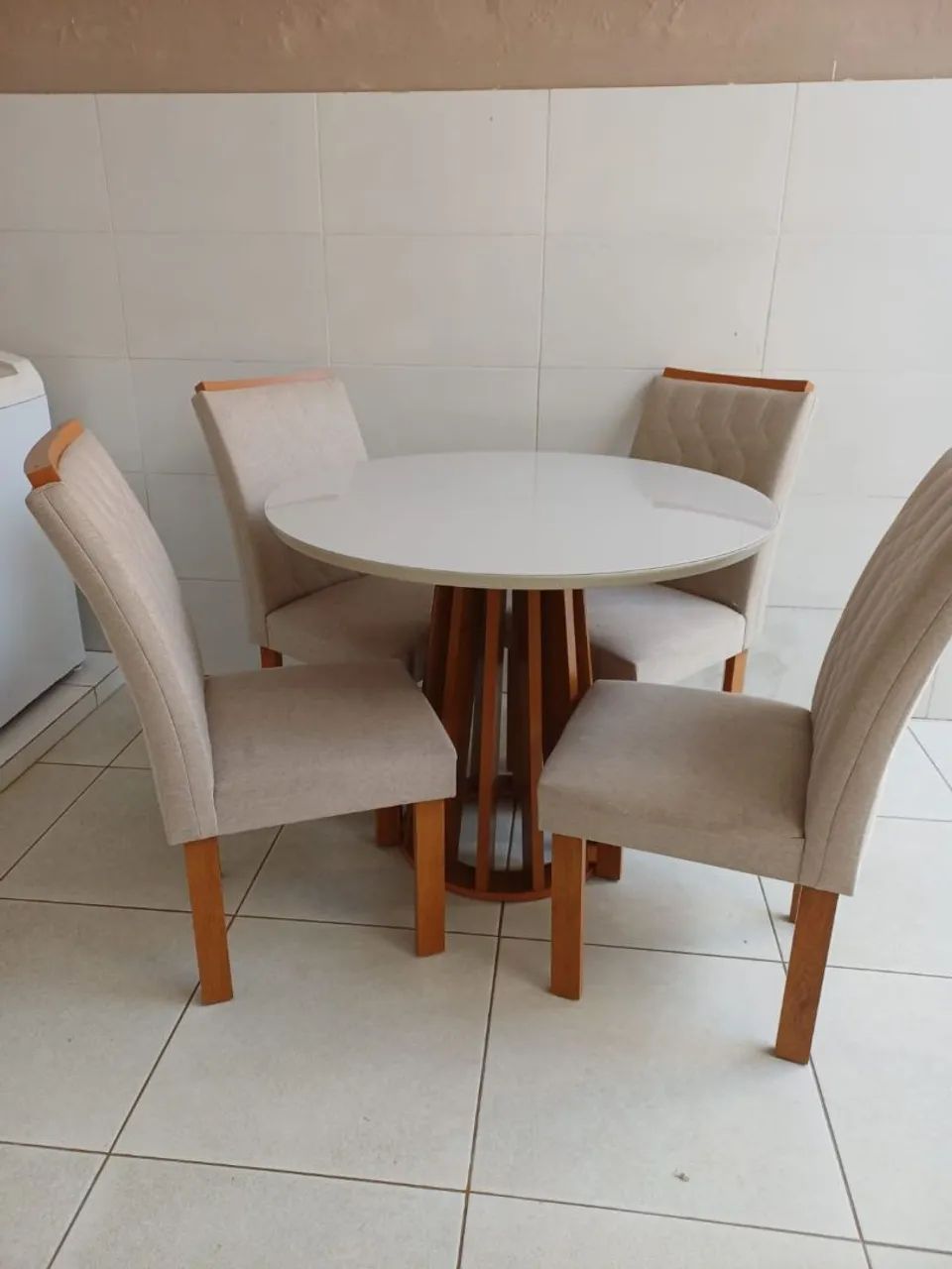 Mesa com 4 cadeiras sala de jantar  - Foto 2