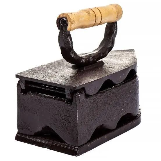 Ferro de passar antigo 