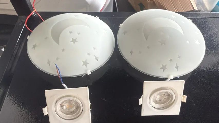 Luminaria de lua e spot de luz