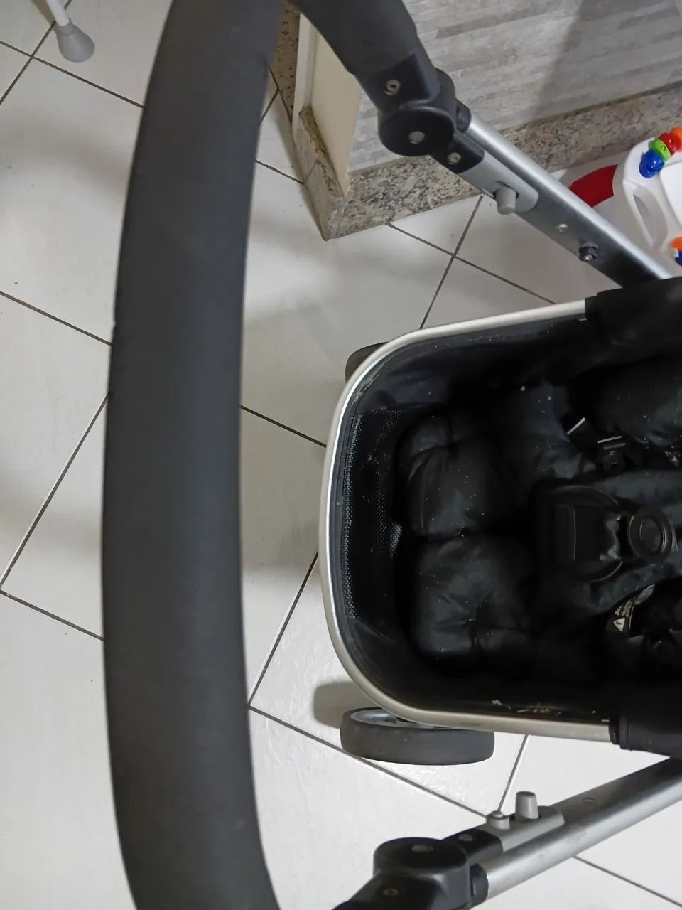  Carrinho de bebê com bebê conforto.  - Foto 3