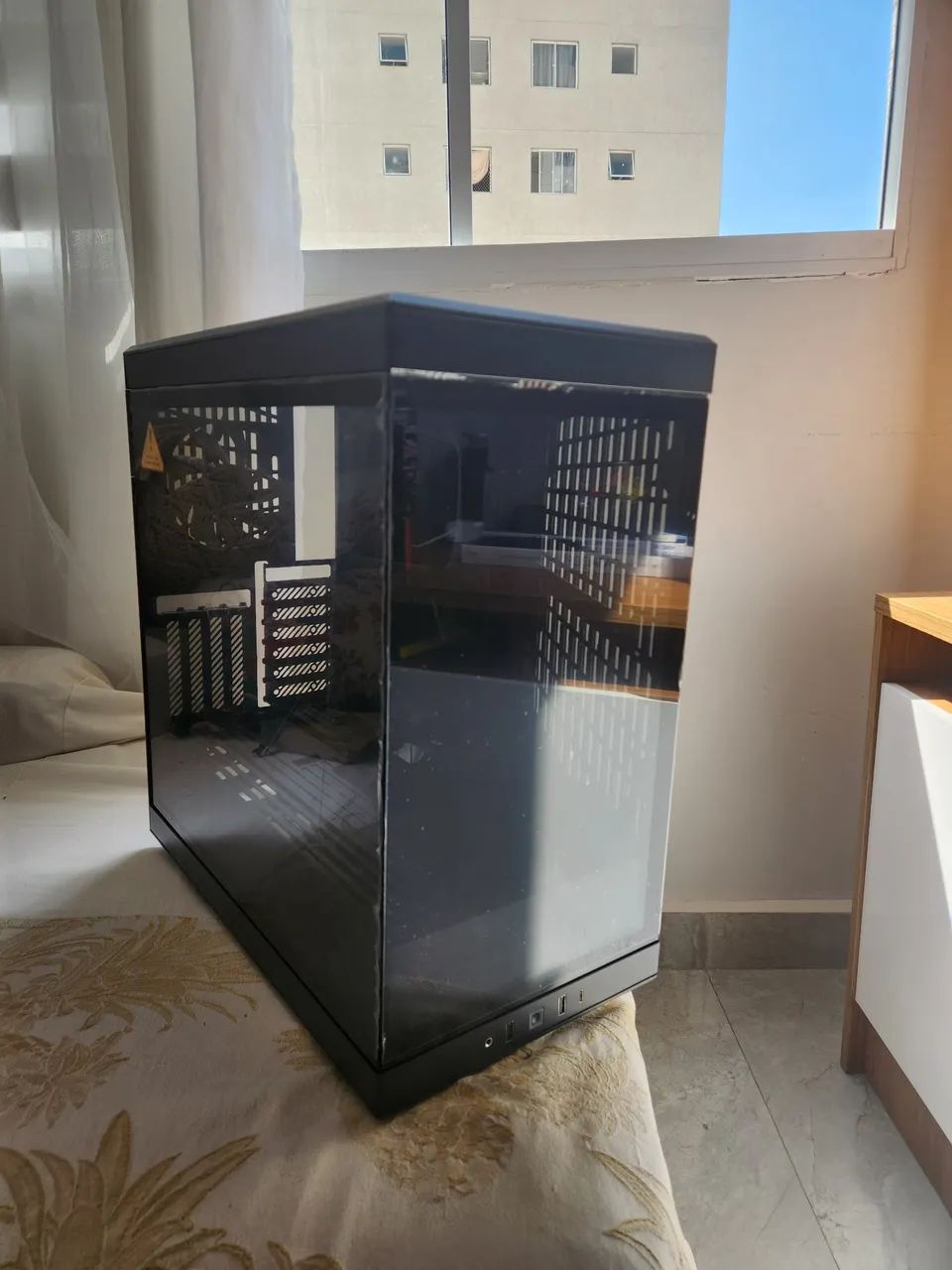 Gabinete hyte y40 preto - Foto 3