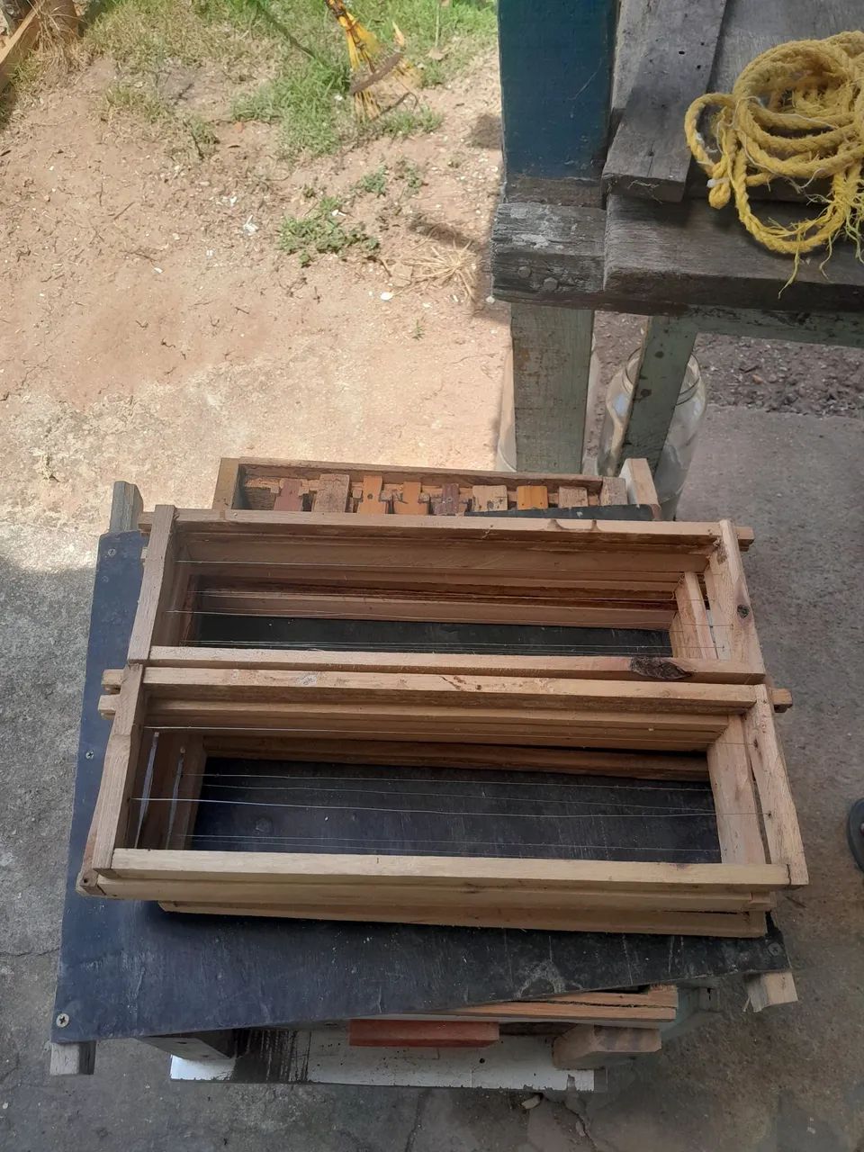 Kit apicultor,  4 Caixa ninho, 4 melgueira, 1 fonigador e macacão  - Foto 3