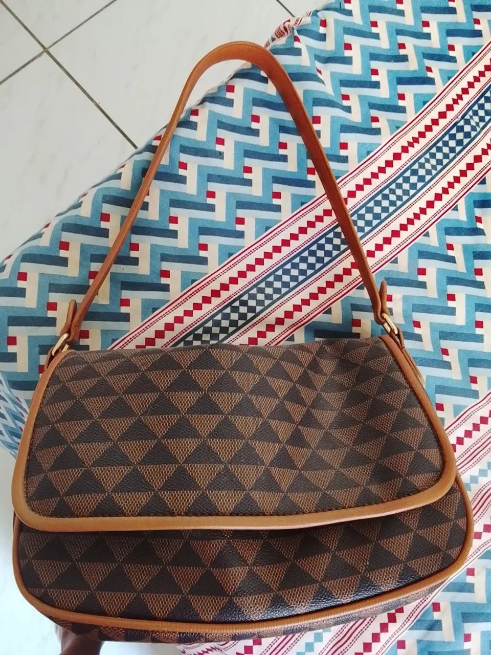 Lote sapatos  roupas e bolsas - Foto 4