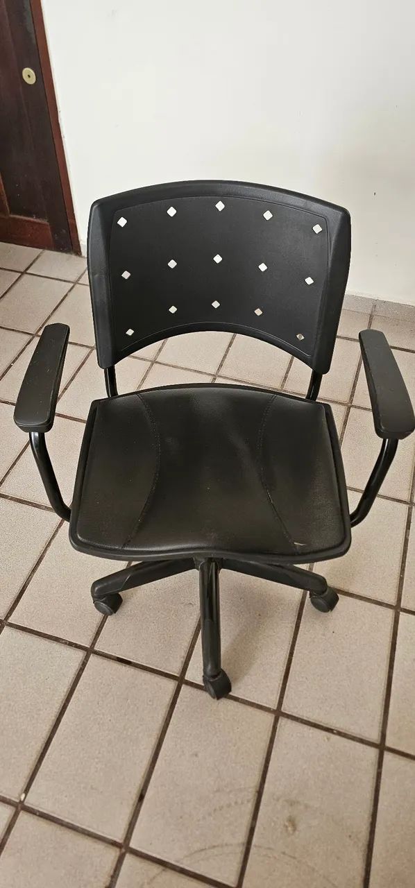 Cadeira para escritório  giratória 