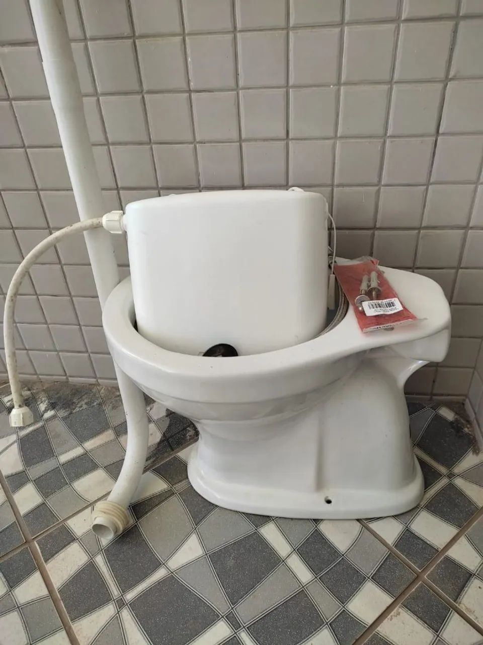 Vaso sanitário e caixa de descarga