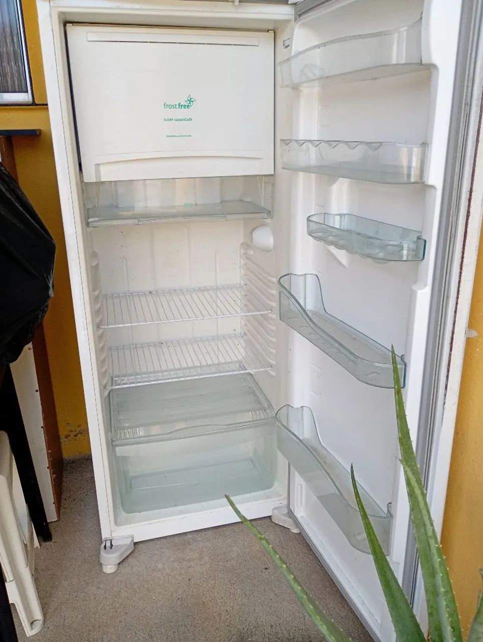 Vendo essa geladeira fros free  - Foto 4