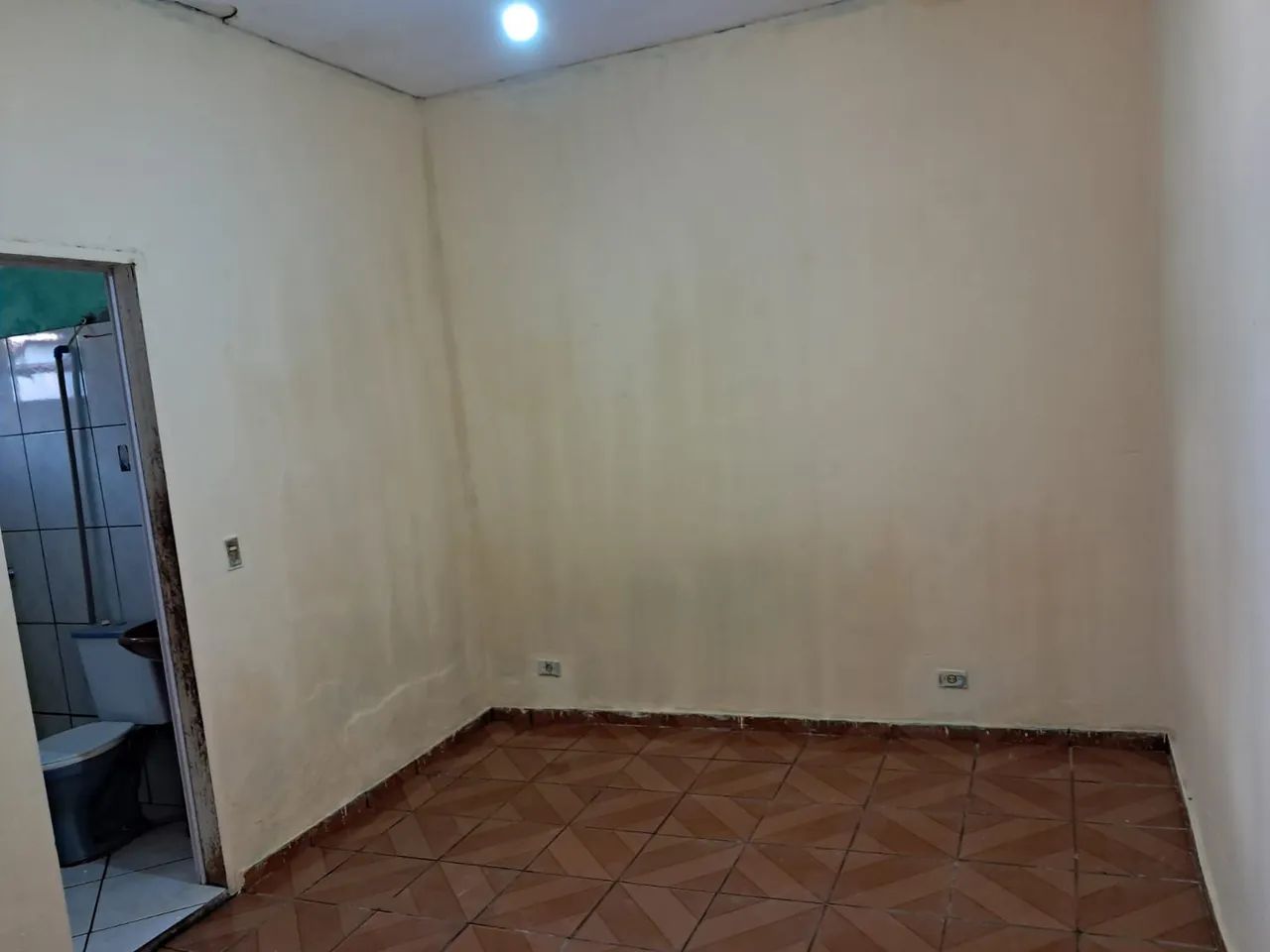 Alugo Kitnet na 1105 700 reais - Foto 5