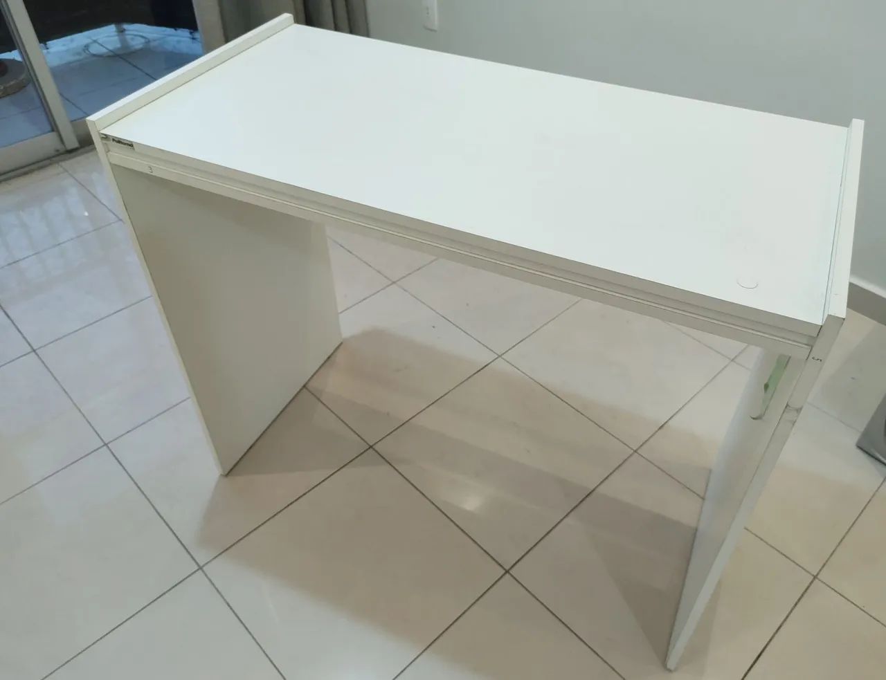 Conjunto Mesa de Escritório MDF + Cadeira Deluxe Polipropileno cor Branca