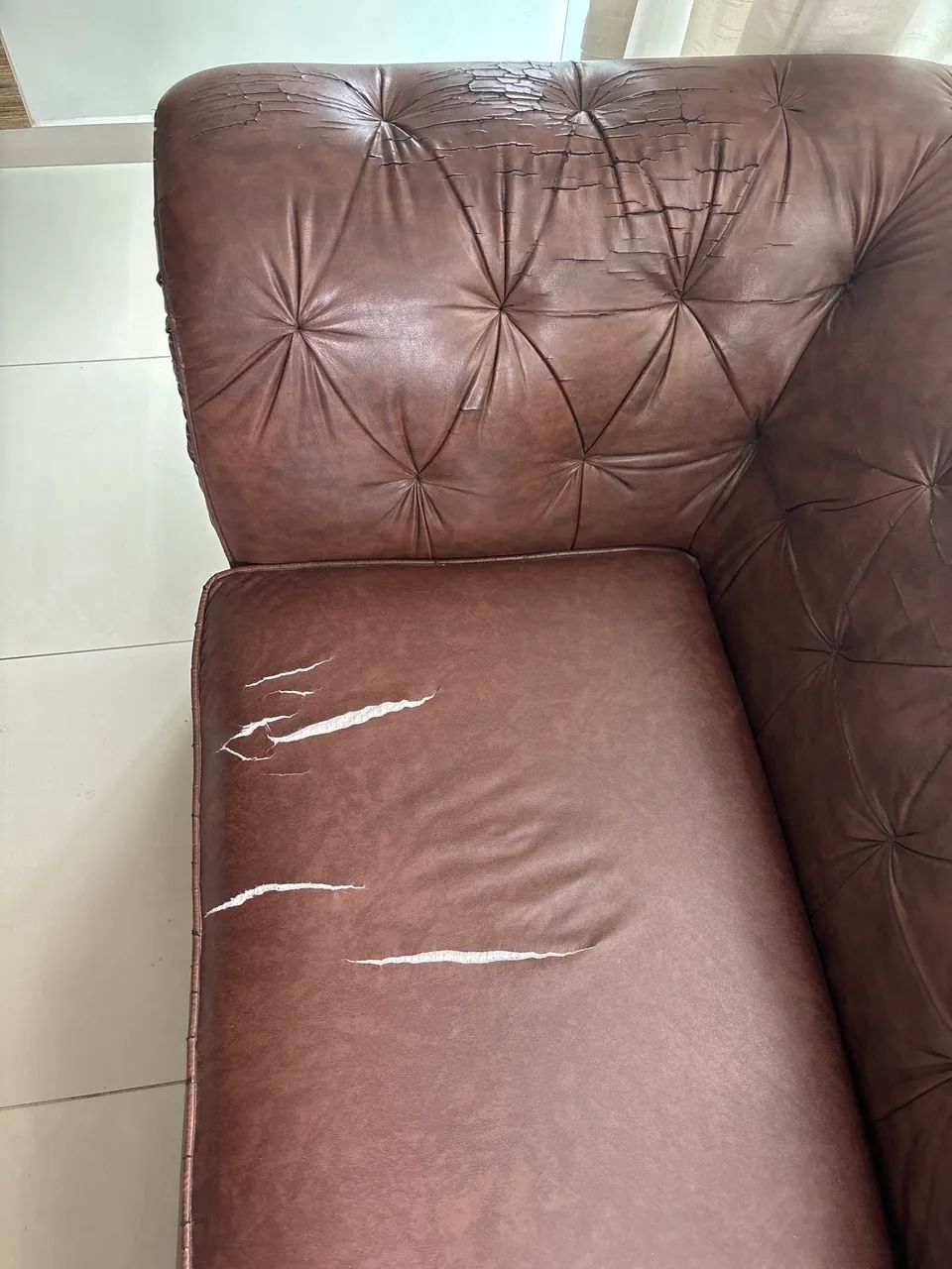 Sofá Chesterfield de 3 lugares  - Foto 2