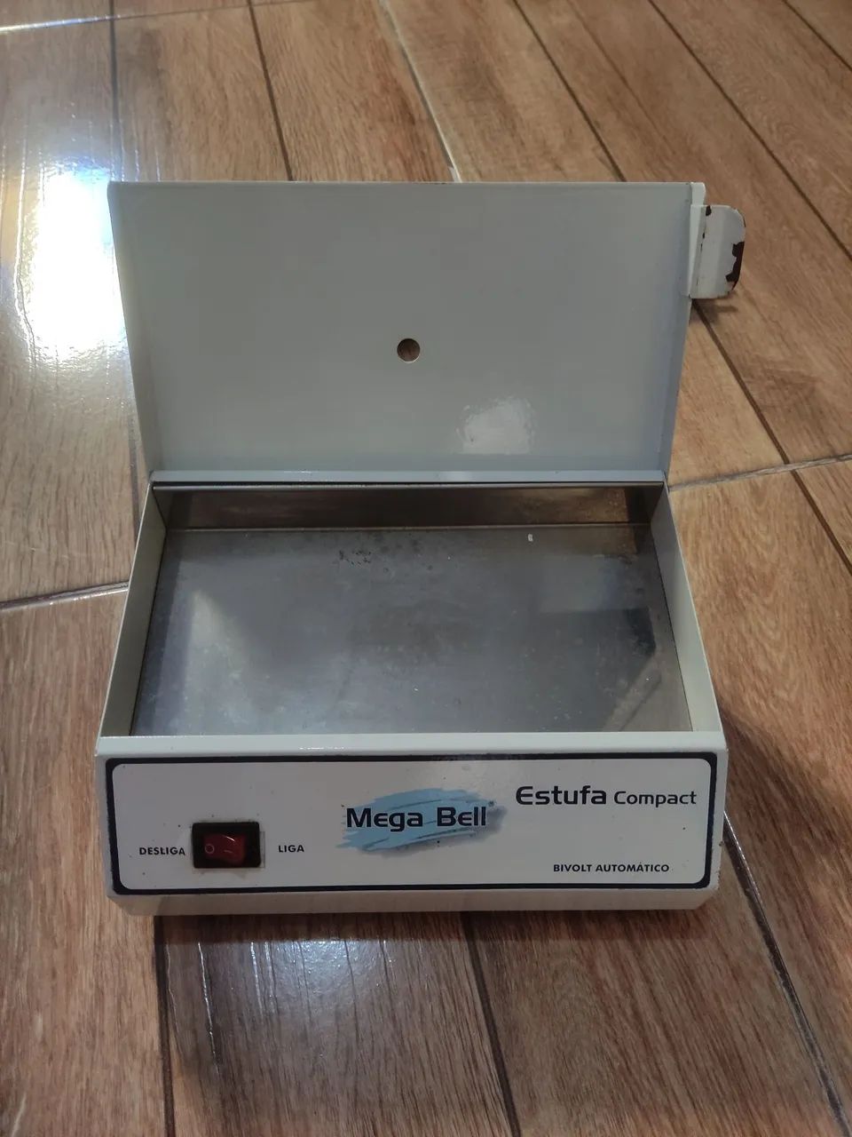 Estufa Compact Mega Bell Bivolt usada em bom estado  - Foto 2