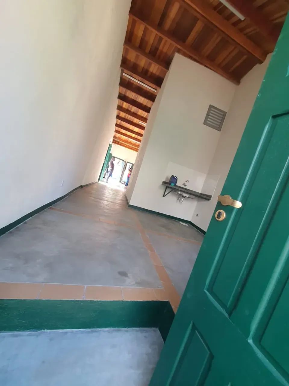 Vendo Imóvel Comercial, todo REFORMADO, excelente ponto comercial. - Foto 5
