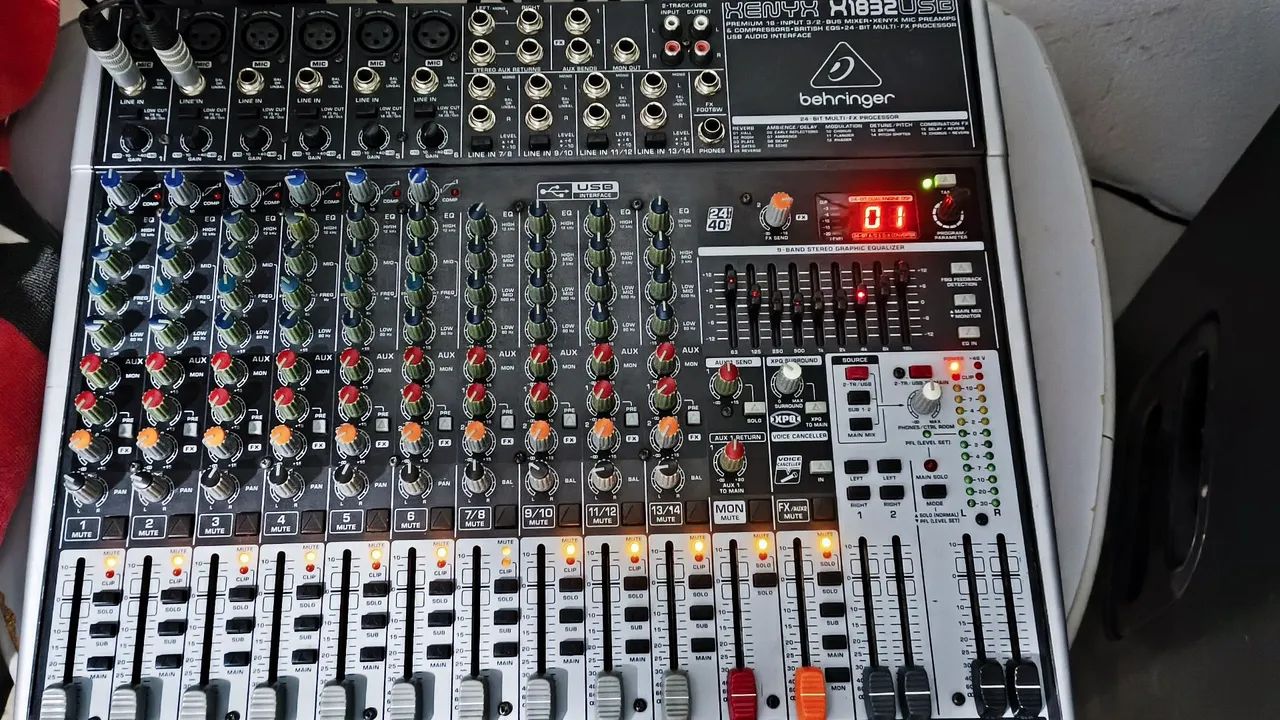 Mesa Behringer  - Foto 2