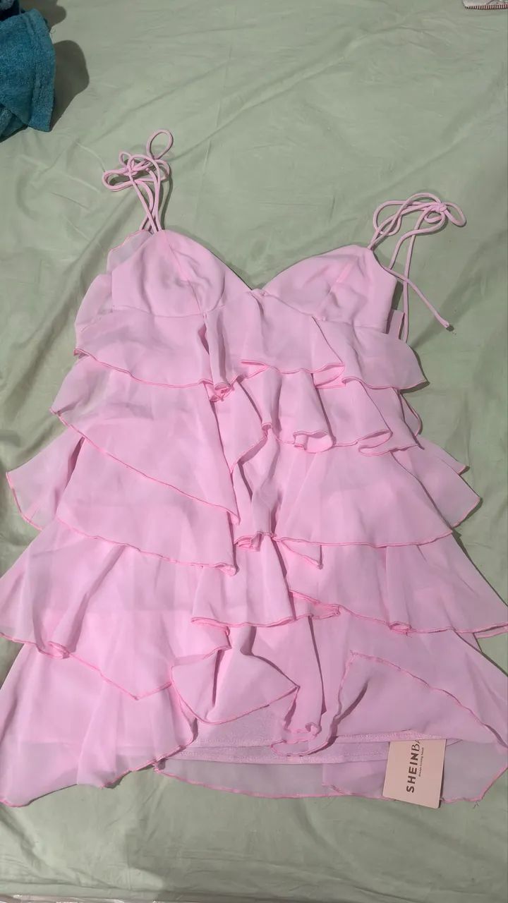 Vestido shein rosa com babados