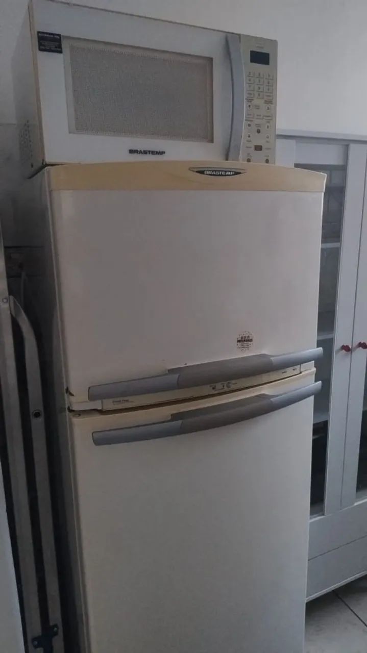 Geladeira com defeito para doação