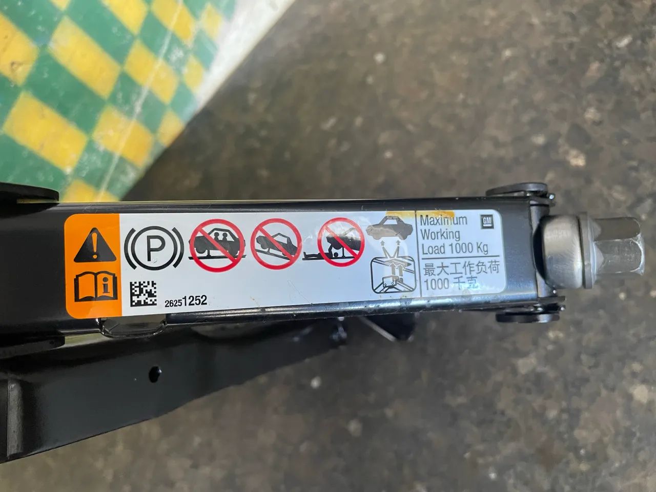 Macaco com chave de roda original GM tracker 2026  - Foto 4