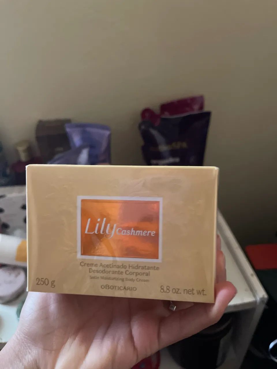 Creme lily