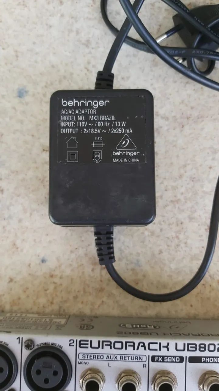Mesa de som Behringer Eurohack 802 - Foto 2