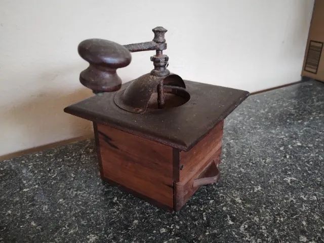 Moedor de café antigo  - Foto 2