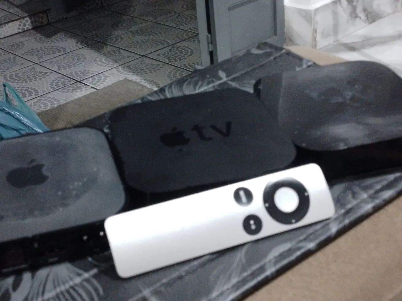 Apple tv 2ª geração tenho 2 peças e 1 controle - Dispositivos de