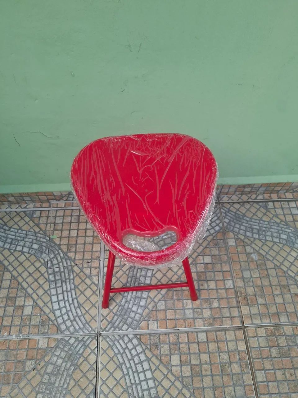 Banquinho  de plástico e aço dobravel - Foto 3