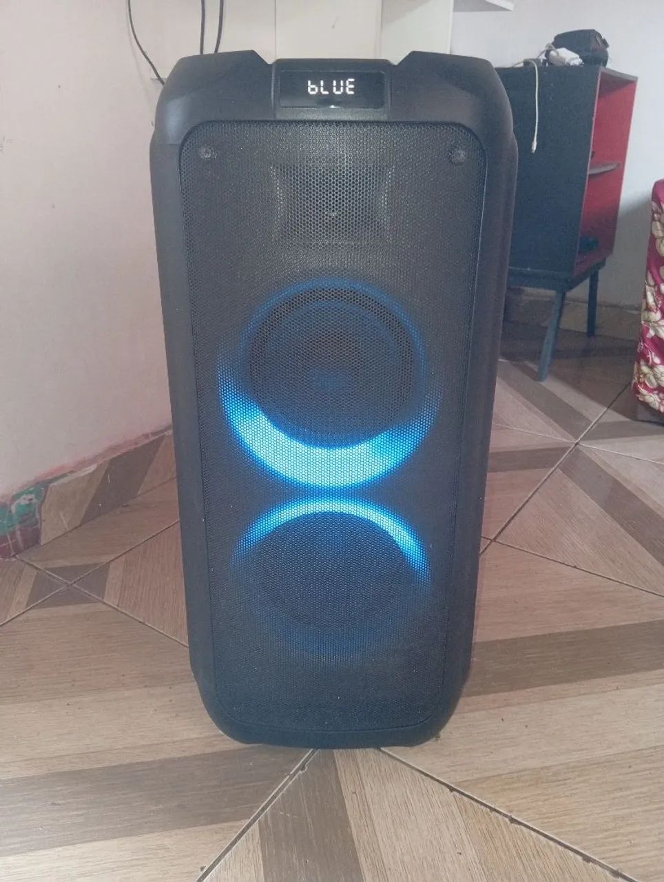 Vendo essa caixa de som da Philips 1300w