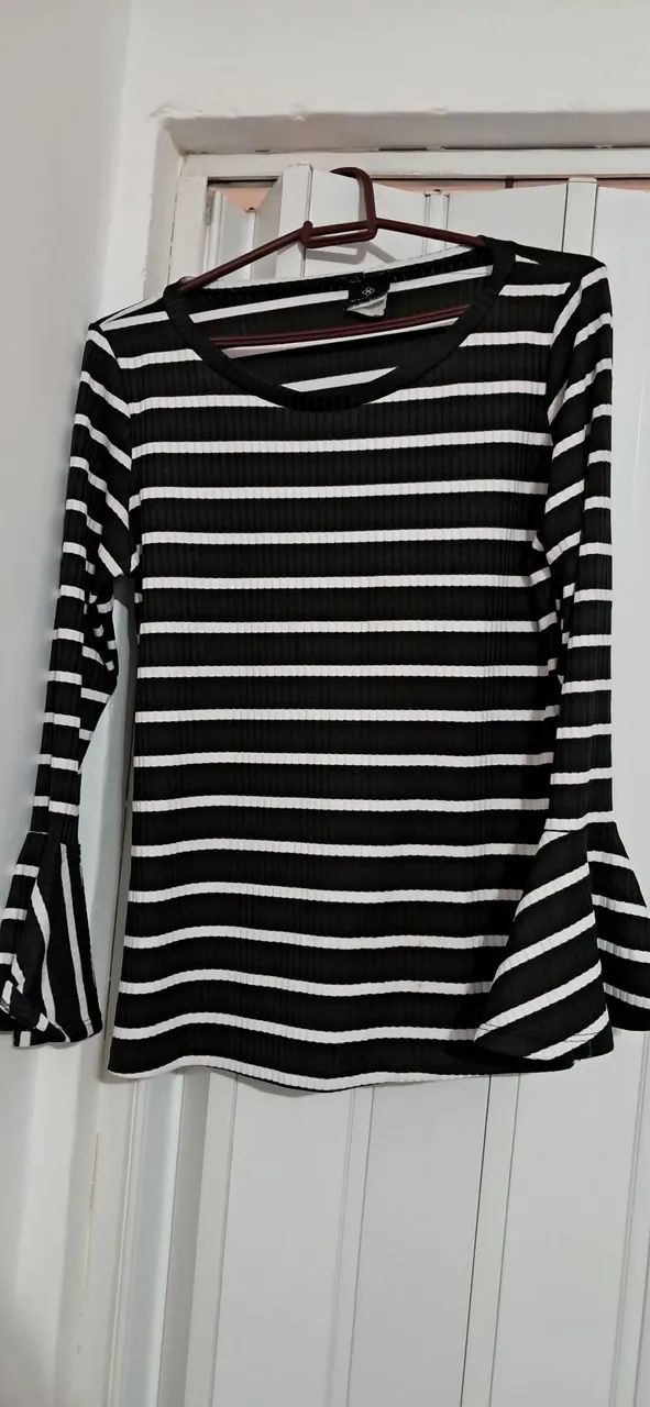 BLUSA LISTRADA PRETA E BRANCA