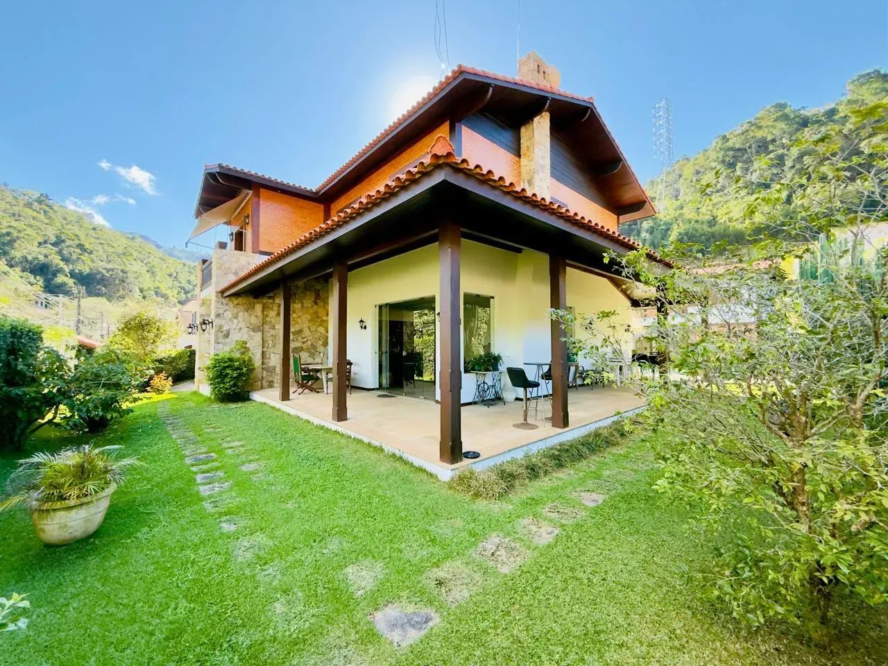 Excelente Casa 4 quartos Carangola - Foto 2
