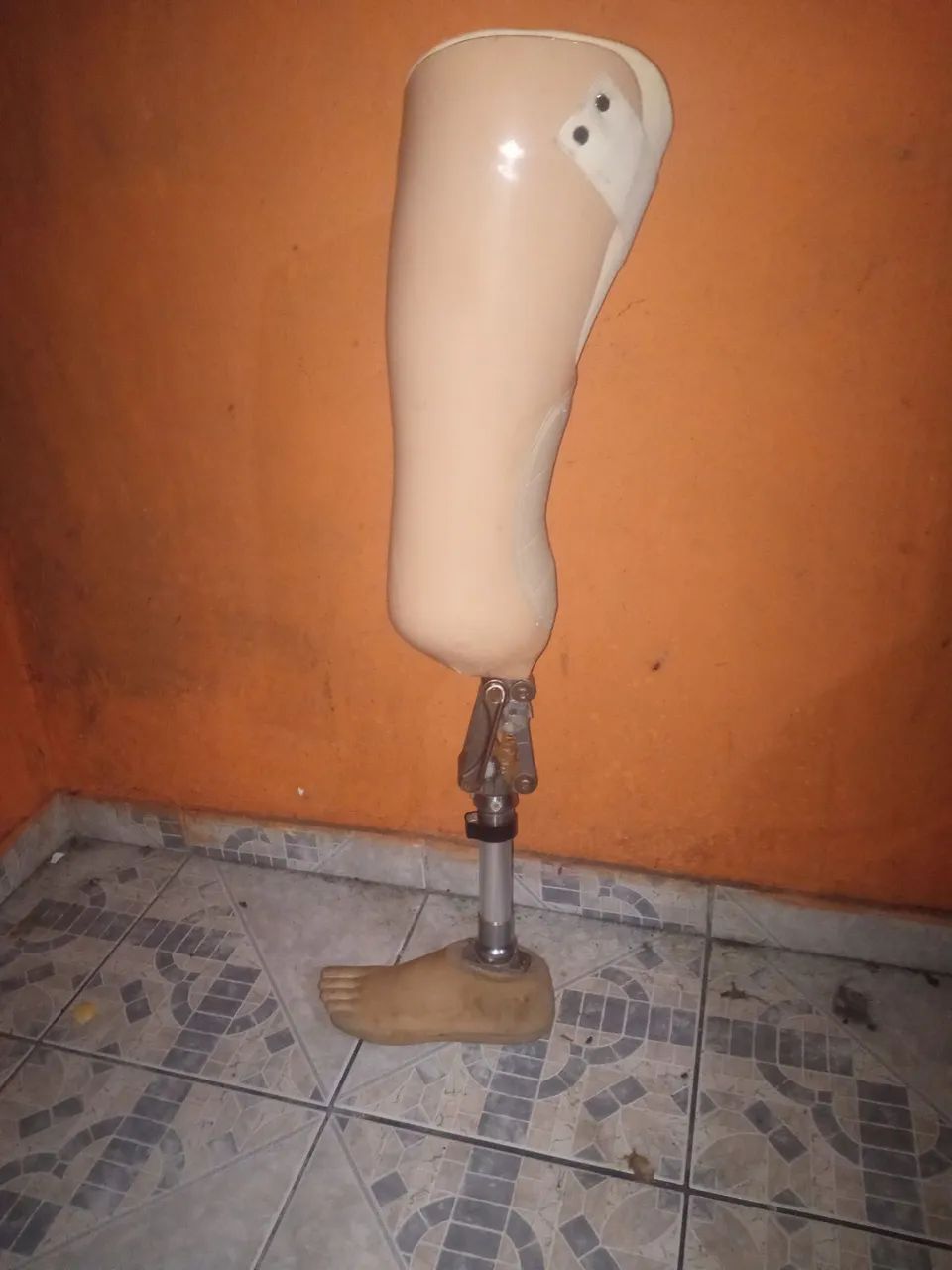 Prótese de perna completa acessibilidade 