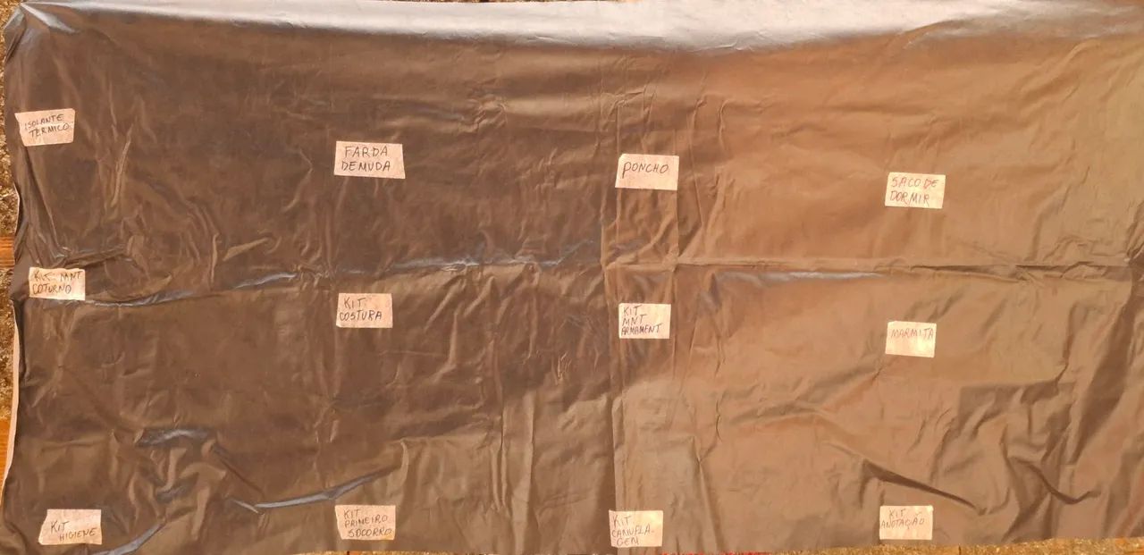 Bombásticas novas e lona com identificação para uso militar