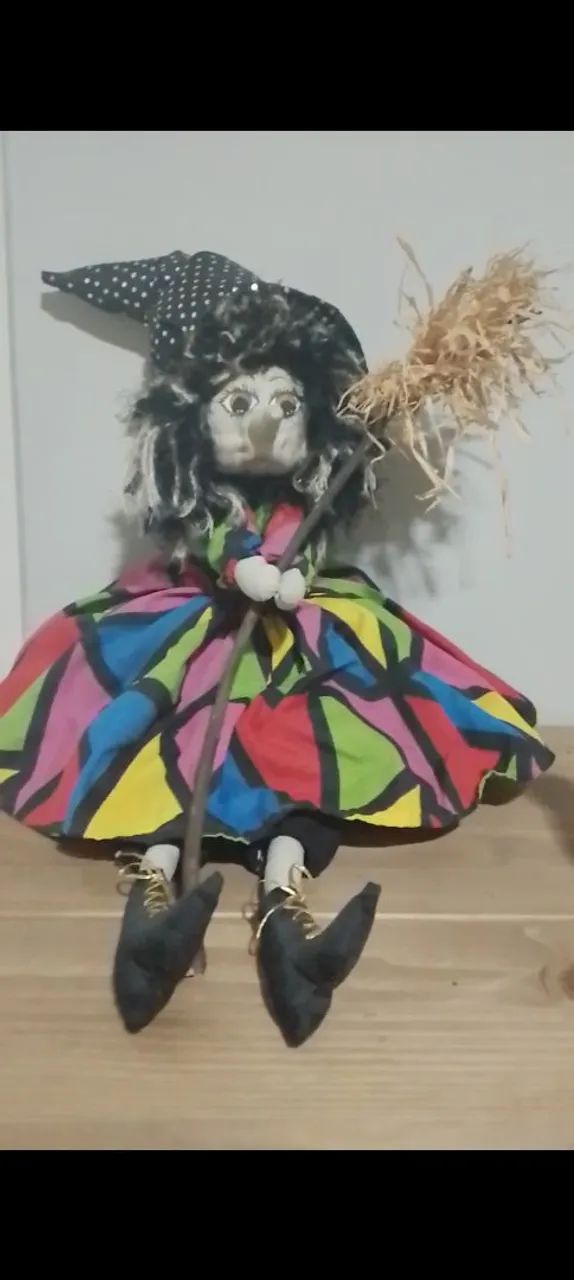 Boneca artesanal de pano (bruxa) - Foto 2