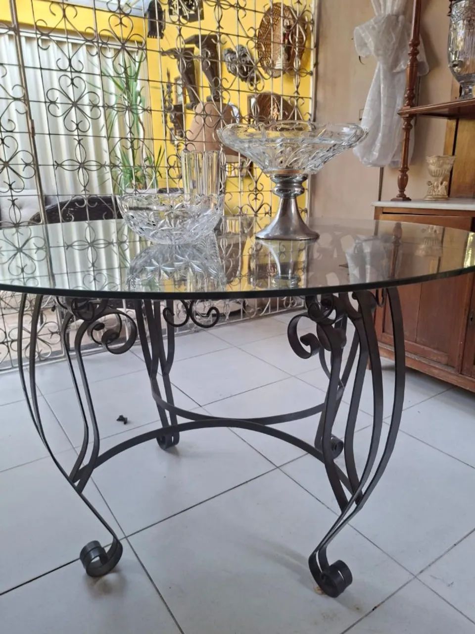Mesa de ferro e vidro 