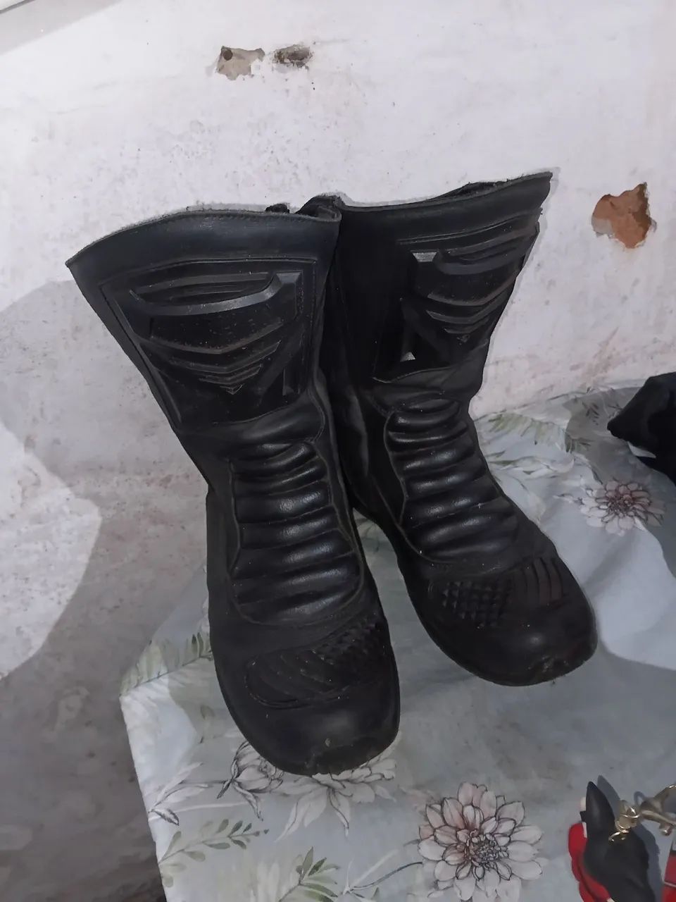 Vendo um par de botas de motoqueiro  - Foto 2