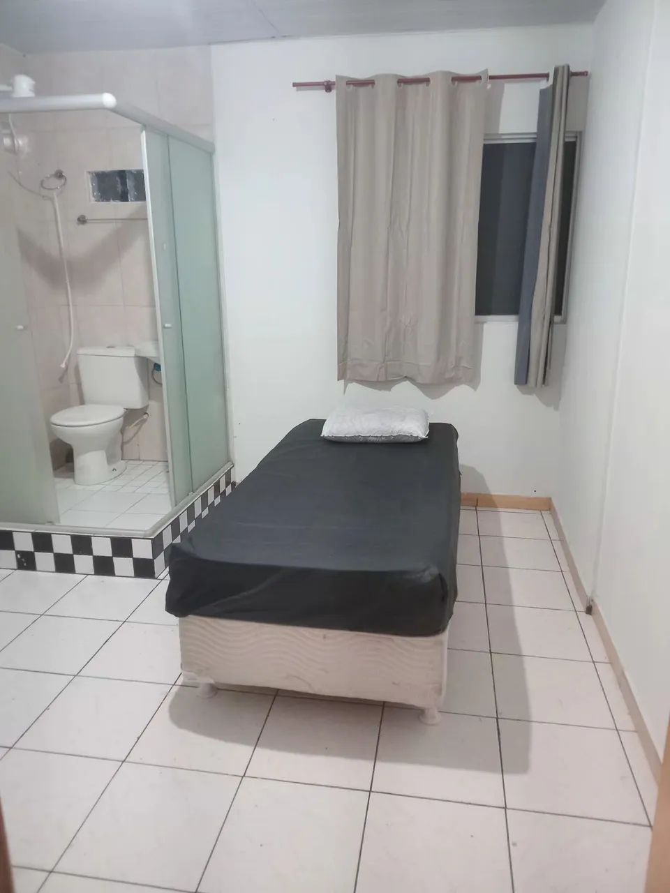 Quarto c/ banho individual $800/mês  - Localização estratégica 