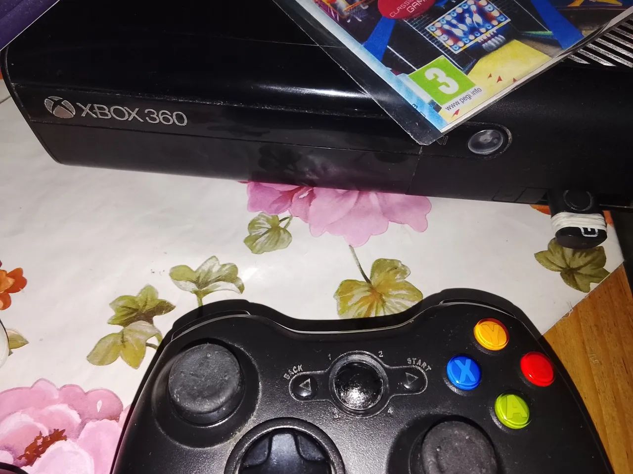 Xbox 360 super slim mais de 70jogos e 4 controles