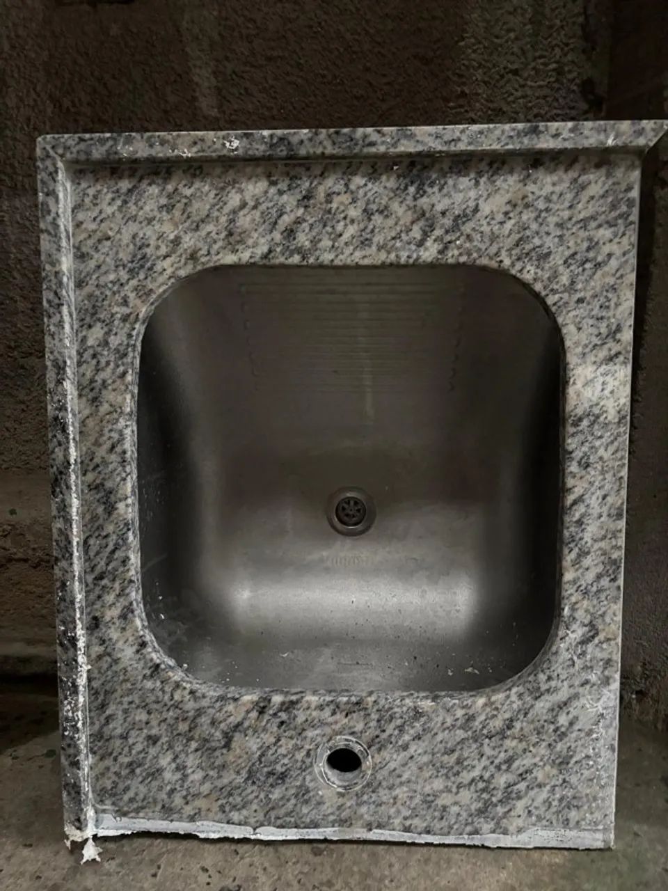 Tanque com pedra granito cinza
