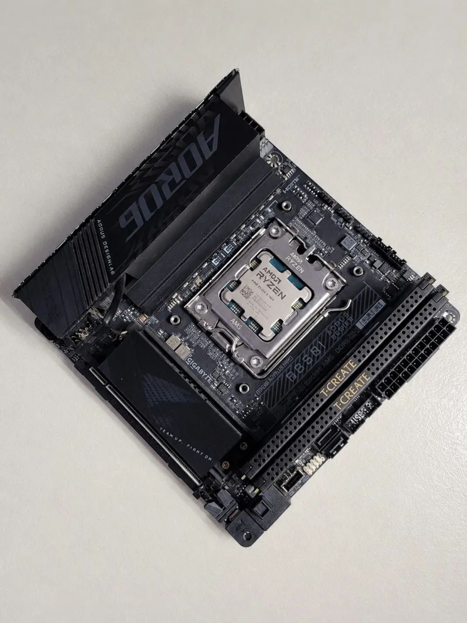 Placa mãe ITX GIGABYTE B850i Pro Aorus