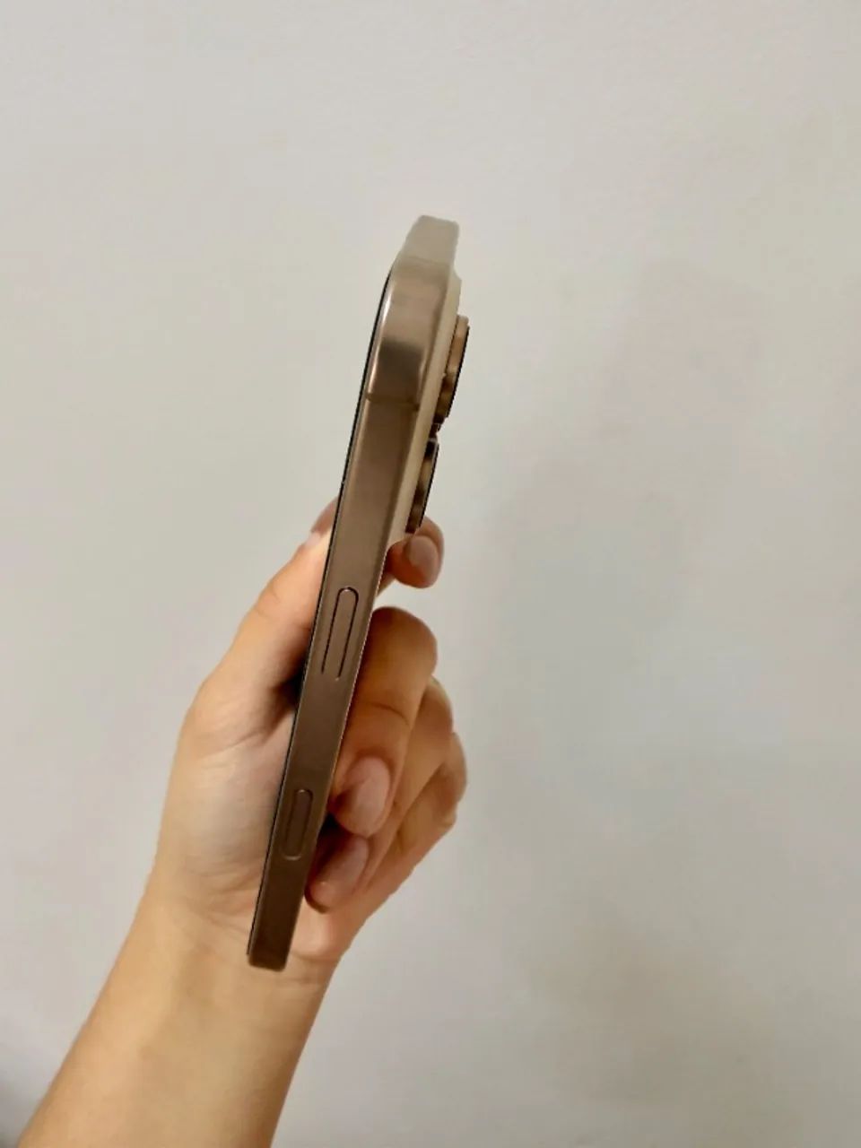 Apple iPhone 16 Pro (256 GB) - Titânio-deserto - Foto 5